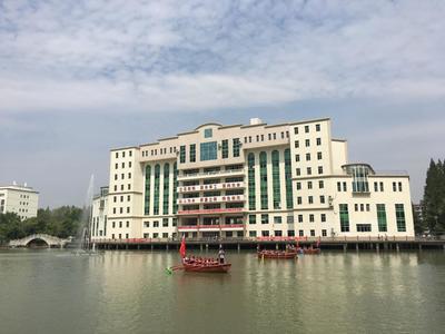 【迎新報道三】這真的很武船:&ldquo;精通艇筏&rdquo;技能競賽為武漢船院2017級新生&ldquo;深藍色海洋夢&rdquo;啟航