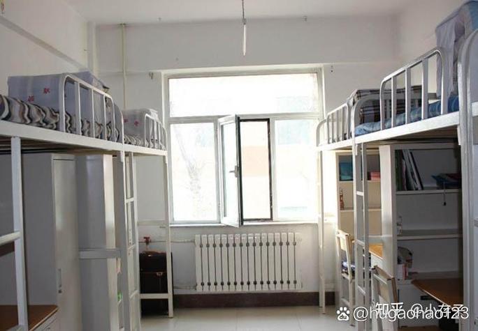 武漢航海職業(yè)技術(shù)學(xué)院校園生活設(shè)施及宿舍條件簡介