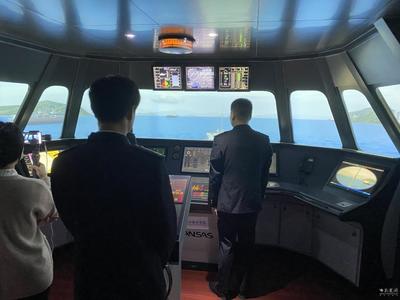 實訓室內“劈波斬浪” 武漢船舶職院教師為“準船長”授課